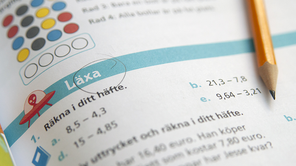 Ruotsinkielinen matematiikan kirjan sivu