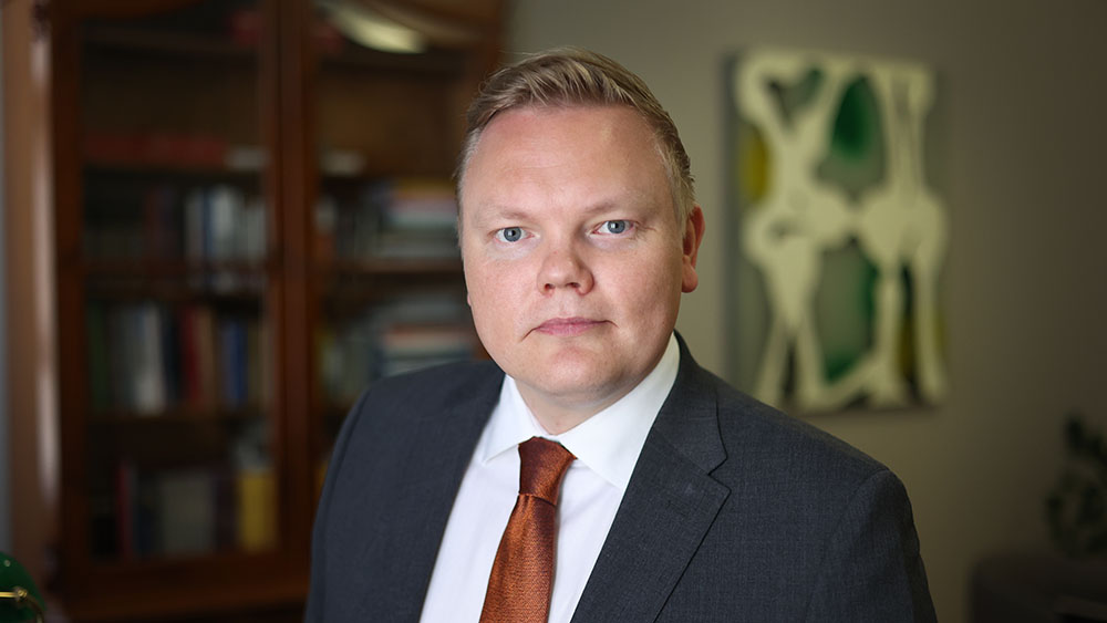 Ministeri Antti Kurvinen.